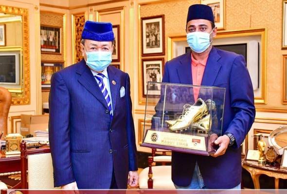 Sultan Selangor beli Kasut Emas Khalid Jamlus Sultan Selangor beli Kasut Emas Khalid Jamlus