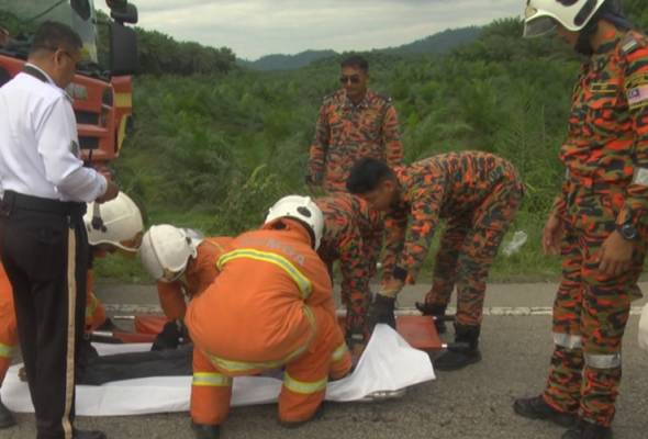 Warga Bangladesh maut kenderaan dipandu rakan langgar tiang elektrik Warga Bangladesh maut kenderaan dipandu rakan langgar tiang elektrik
