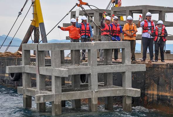 RM500,000 untuk bina tukun tiruan, halang pukat tunda nelayan asing RM500,000 untuk bina tukun tiruan, halang pukat tunda nelayan asing