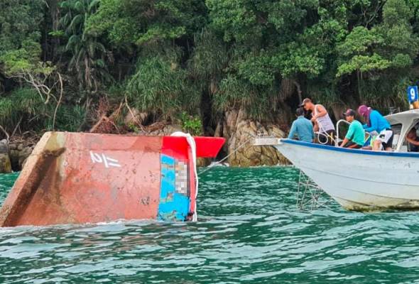 Enam bot nelayan tenggelam, 16 kru selamat Enam bot nelayan tenggelam, 16 kru selamat