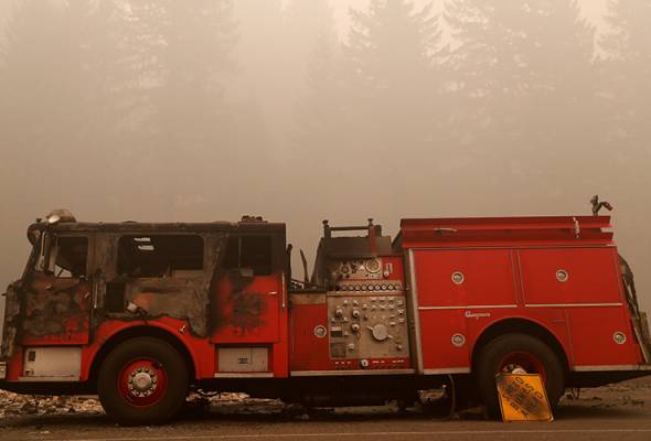 Kebakaran hutan California: Api merebak sehingga kawasan pergunungan Los Angeles Kebakaran hutan California: Api merebak sehingga kawasan pergunungan Los Angeles
