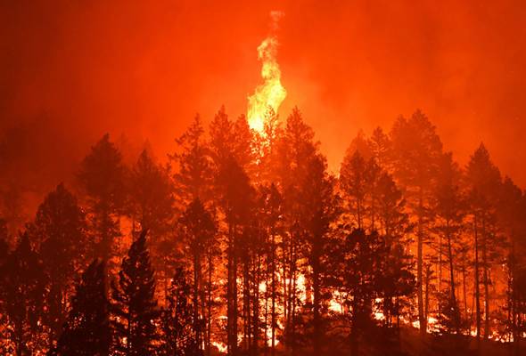 Kebakaran hutan California: Beberapa bangunan musnah akibat api marak Kebakaran hutan California: Beberapa bangunan musnah akibat api marak