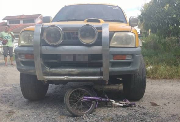 Kanak-kanak maut dilanggar 4WD di luar pekarangan rumah Kanak-kanak maut dilanggar 4WD di luar pekarangan rumah