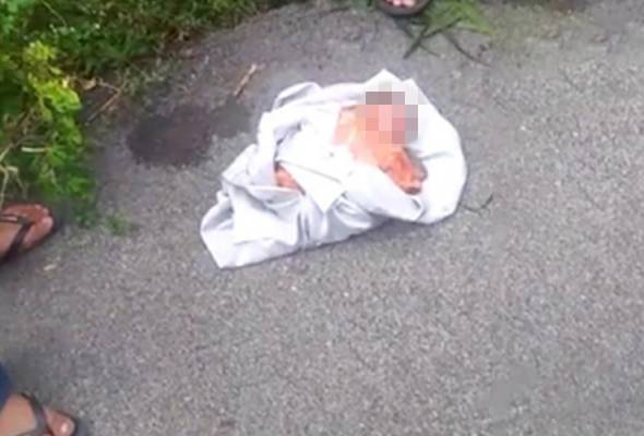 Bayi masih bernyawa ditemui dalam longkang di Tangkak Bayi masih bernyawa ditemui dalam longkang di Tangkak