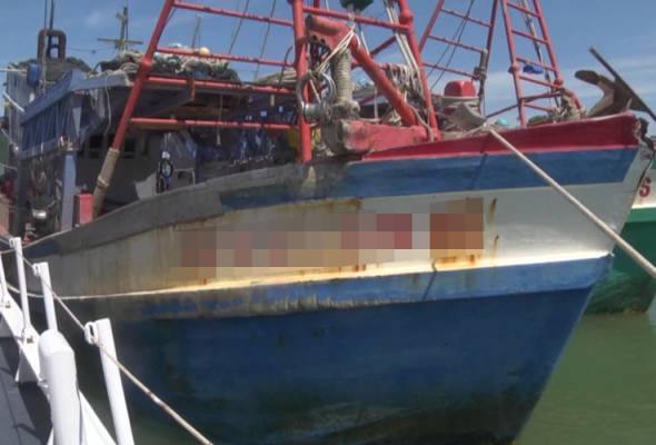 27 nelayan Vietnam bersama dua tekong diberkas di perairan Kemaman 27 nelayan Vietnam bersama dua tekong diberkas di perairan Kemaman