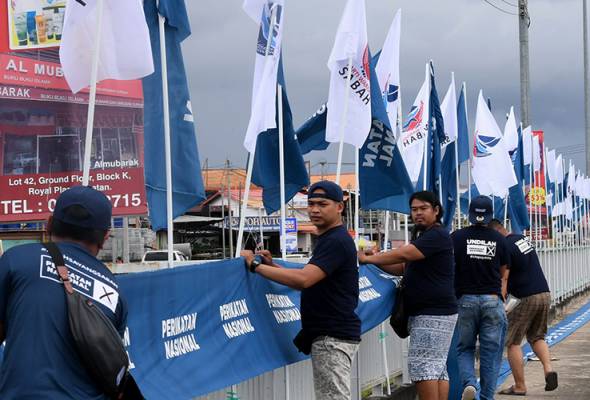 Aksi jentera Perikatan Nasional di sepanjang jalan Putatan Aksi jentera Perikatan Nasional di sepanjang jalan Putatan
