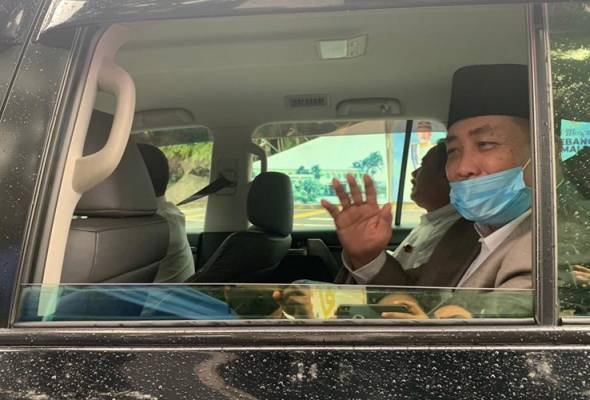 'Saya dipanggil' - Hajiji menghadap Tun Juhar 'Saya dipanggil' - Hajiji menghadap Tun Juhar
