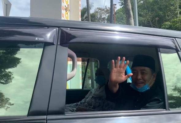 Hajiji tiba di Istana Negeri untuk Istiadat Angkat Sumpah Hajiji tiba di Istana Negeri untuk Istiadat Angkat Sumpah