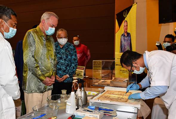 Ubah fakta sejarah perbuatan jenayah intelek, keilmuan - Sultan Nazrin Ubah fakta sejarah perbuatan jenayah intelek, keilmuan - Sultan Nazrin