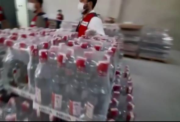 45 maut akibat keracunan alkohol, 30 ditahan dalam serbuan 45 maut akibat keracunan alkohol, 30 ditahan dalam serbuan