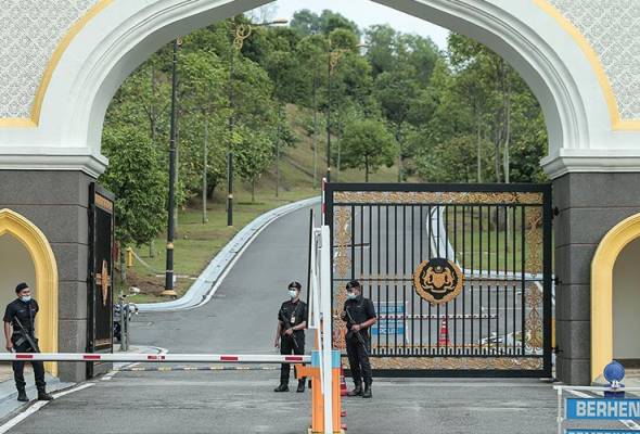 Patuhi SOP PKPB semasa berada di kawasan Istana Negara - Polis Patuhi SOP PKPB semasa berada di kawasan Istana Negara - Polis
