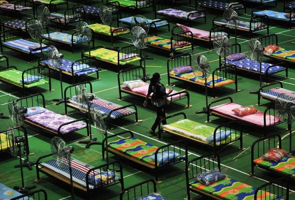 Sebanyak 40 peratus daripada 16,060 katil untuk rawatan pesakit COVID-19 di hospital serta PKRC di seluruh negara, sedang digunakan setakat 10 malam Khamis. Sebanyak 40 peratus daripada 16,060 katil untuk rawatan pesakit COVID-19 di hospital serta PKRC di seluruh negara, sedang digunakan setakat 10 malam Khamis.