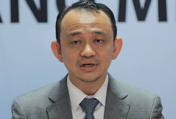 Maszlee sokong Anwar di luar pengetahuan Tun M Maszlee sokong Anwar di luar pengetahuan Tun M