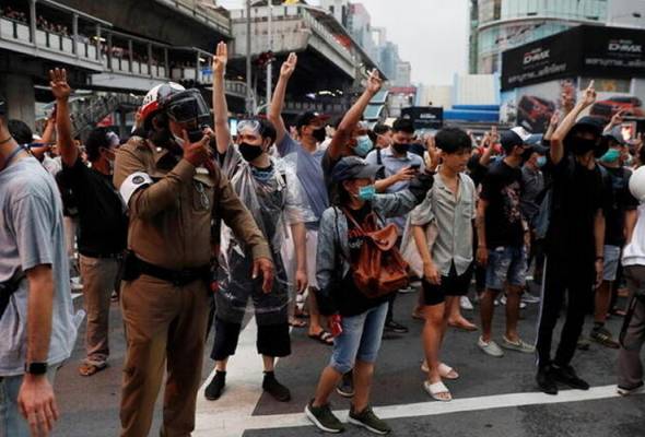 Protes mega Bangkok: Polis Thailand nafi berlembut dengan penunjuk perasaan Protes mega Bangkok: Polis Thailand nafi berlembut dengan penunjuk perasaan
