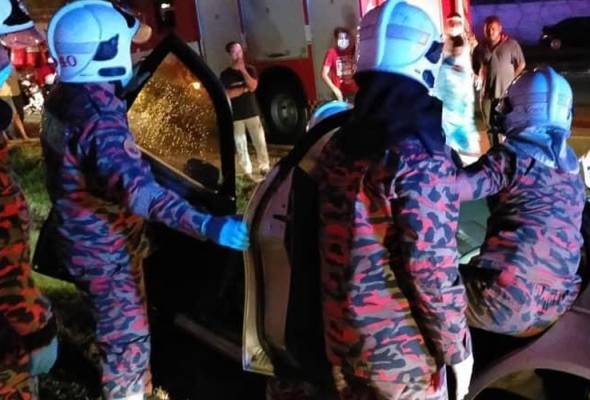 Lelaki maut Proton Perdana terbabas ke bahu jalan di Ipoh Lelaki maut Proton Perdana terbabas ke bahu jalan di Ipoh
