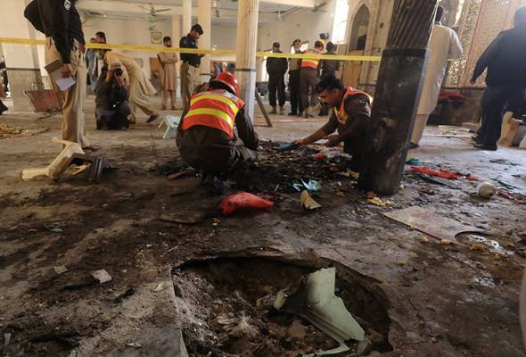 Serangan bom di sekolah, 8 pelajar disah maut, angka korban dijangka meningkat Serangan bom di sekolah, 8 pelajar disah maut, angka korban dijangka meningkat
