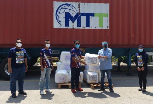 NGO sumbang 800 PPE buat petugas barisan hadapan di Sabah NGO sumbang 800 PPE buat petugas barisan hadapan di Sabah