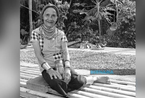 Ring Lady dari kaum Bidayuh meninggal dunia Ring Lady dari kaum Bidayuh meninggal dunia