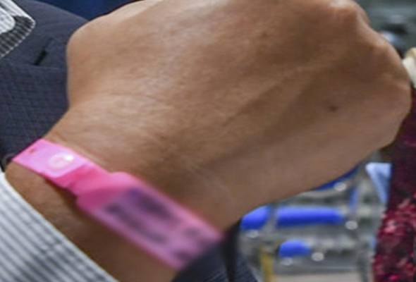 Man wearing pink wristband nabbed at restaurant in Rawang