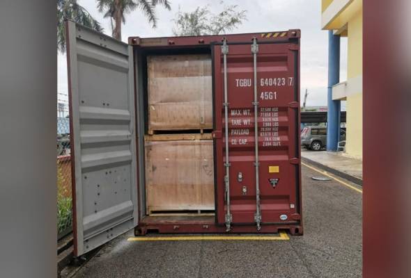 Kastam Pulau Pinang tumpaskan sindiket rokok putih bernilai lebih RM500,000 Kastam Pulau Pinang tumpaskan sindiket rokok putih bernilai lebih RM500,000