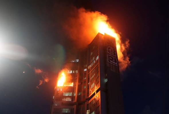 Apartmen 33 tingkat terbakar, 15 penghuni dikejar ke hospital Apartmen 33 tingkat terbakar, 15 penghuni dikejar ke hospital