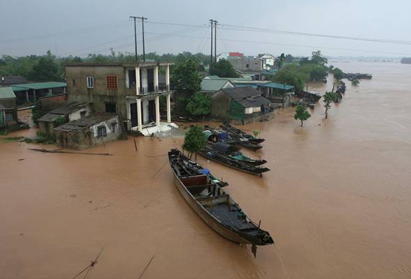 Hujan lebat berterusan di Vietnam, 17 dilaporkan maut Hujan lebat berterusan di Vietnam, 17 dilaporkan maut