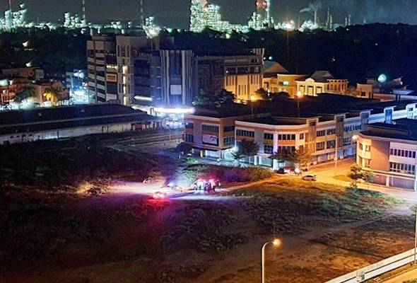 Anggota polis cedera warga emas serang guna sabit Anggota polis cedera warga emas serang guna sabit