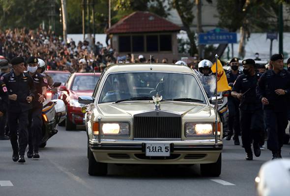 A defining moment in Thailand's growing protest movement started with the unannounced arrival of a champagne-coloured Rolls Royce stretch limousine on a Bangkok street. A defining moment in Thailand's growing protest movement started with the unannounced arrival of a champagne-coloured Rolls Royce stretch limousine on a Bangkok street.