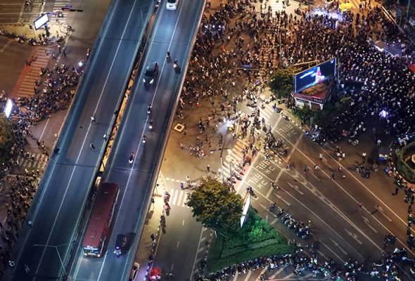 Gerakan demokrasi Thailand gesa Jerman siasat Raja Vajiralongkorn Gerakan demokrasi Thailand gesa Jerman siasat Raja Vajiralongkorn