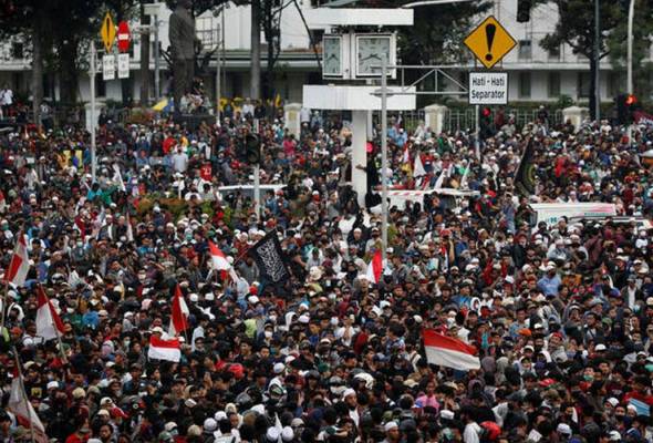 Lagi demonstrasi di Jakarta, di tengah-tengah peningkatan kes jangkitan COVID-19 Lagi demonstrasi di Jakarta, di tengah-tengah peningkatan kes jangkitan COVID-19