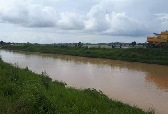 Lelaki dikhuatiri lemas jatuh sungai Lelaki dikhuatiri lemas jatuh sungai