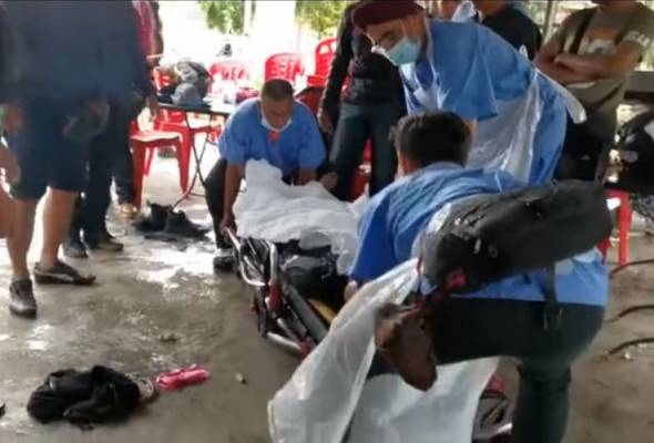 Pembantu kedai makan maut terkena renjatan elektrik tiang besi Pembantu kedai makan maut terkena renjatan elektrik tiang besi