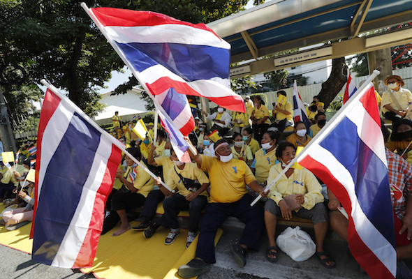 Thai lawmakers debate demands for constitutional changes