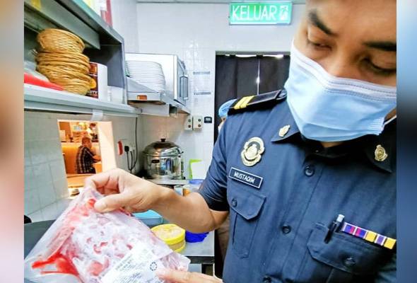 Selangor KPDNHEP inspects popular halal restaurant for allegedly serving pork