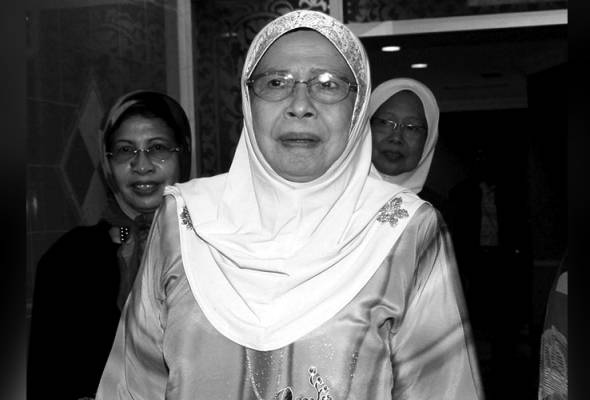 Tun Abdullah, wife express condolences over passing of Tun Rahah