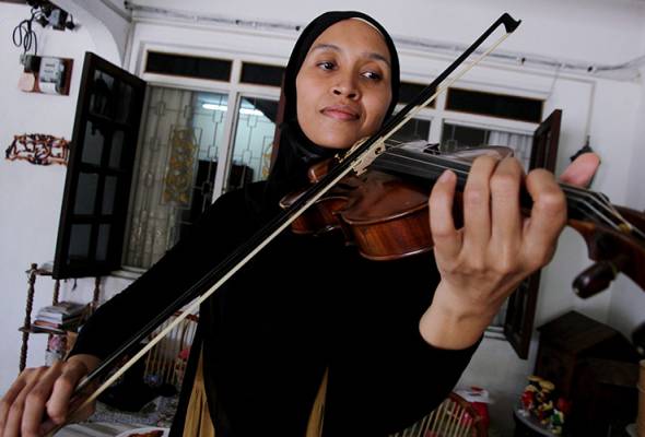 Endang Hyder willing to part with violin to help dad
