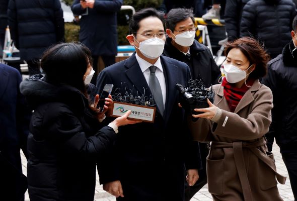 Samsung's Lee receives 30-month prison term in bribery trial