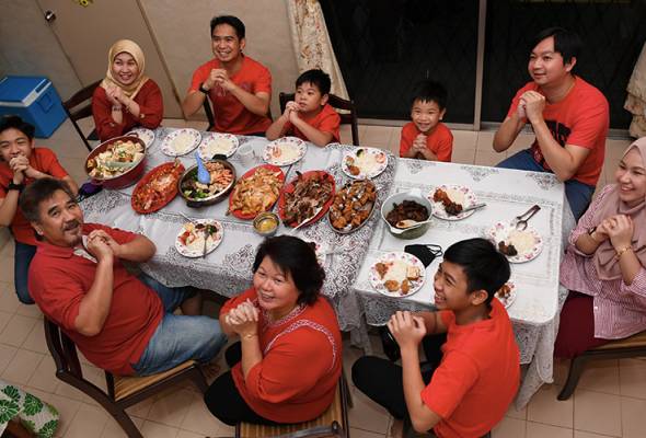 Chinese New Year reunion dinners held on moderate scale