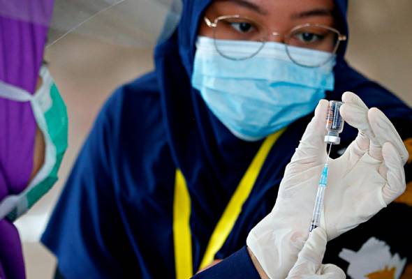 High-risk teachers may be included in phase 1 of vaccination program -  Muslimin | Astro Awani