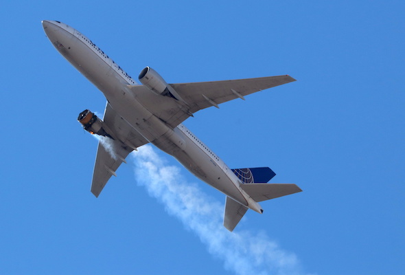 Boeing gantung pengeluaran model 777 susulan insiden kegagalan enjin Boeing gantung pengeluaran model 777 susulan insiden kegagalan enjin