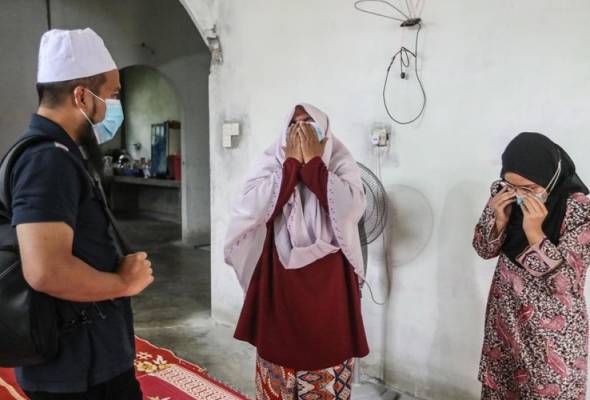 Ebit Lew fully sponsors outstanding student Nurul Asma's studies overseas