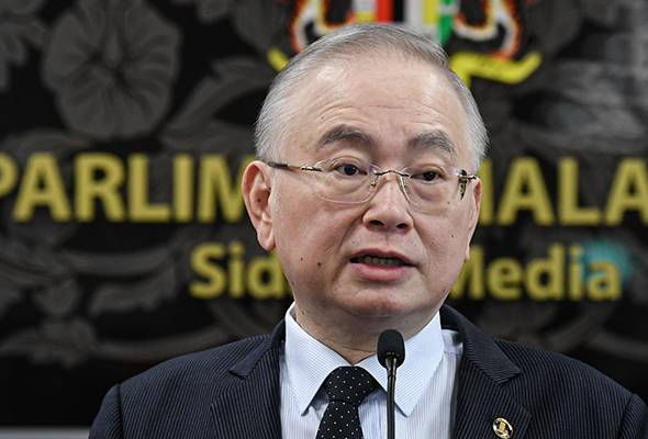 MOT never issued directive for senior citizens to return driving licence