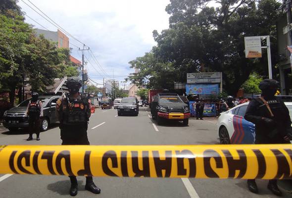 Suspected bomb blast at Indonesia church causes casualties