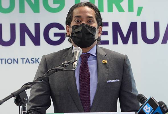 Risk of infectivity only 0.003 per cent after second dose of COVID-19 vaccine - Khairy | Astro Awani