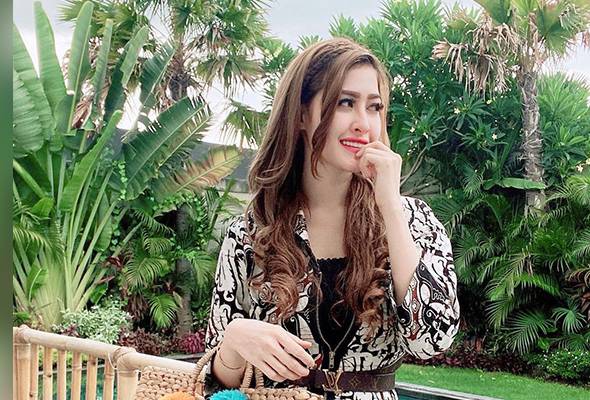 Eina Azman, husband did not jump queue for vaccine, says hospital director
