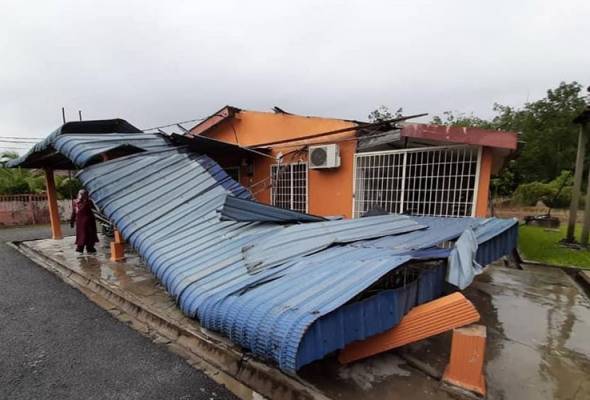 28 Rumah Di Enam Kampung Rosak Dibadai Ribut Hujan Batu Astro Awani