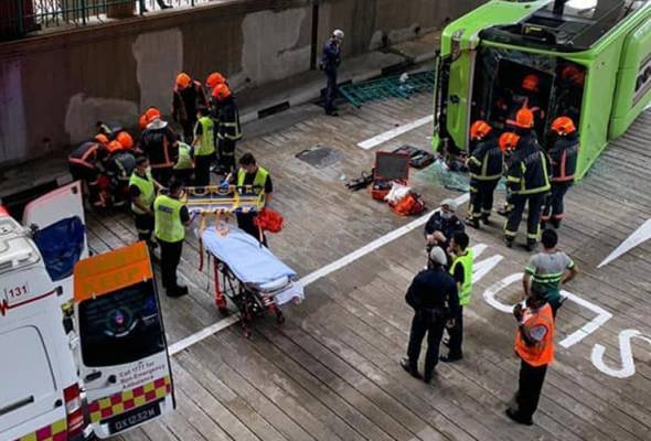 14 Cedera Dalam Nahas Jalan Raya Babitkan Dua Bas Di Singapura Astro Awani