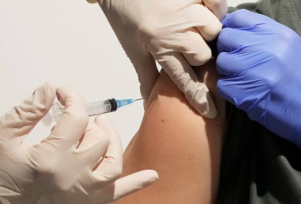 Boosting vaccine registration would help Sabah towards recovery | Astro Awani