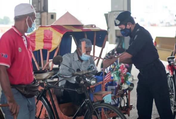 Covid 19 Kerap Lihat Pengayuh Beca Tiada Pelanggan Polis Trafik Terengganu Kumpul Elaun Beri Sumbangan Astro Awani