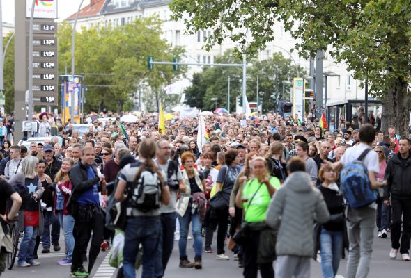 Thousands protest in Berlin against COVID curbs, vaccines